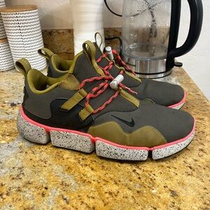 Nike Pocket Knife Desert Moss size 9.5